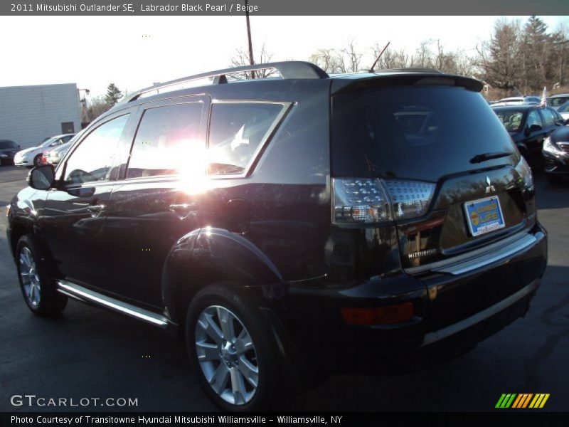 Labrador Black Pearl / Beige 2011 Mitsubishi Outlander SE