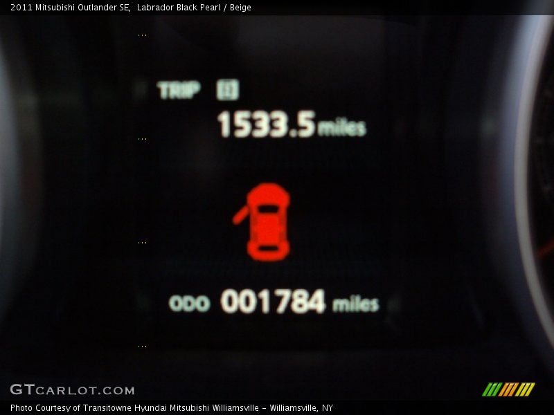 Labrador Black Pearl / Beige 2011 Mitsubishi Outlander SE