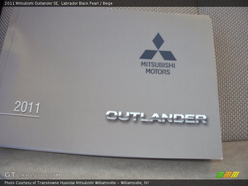 Labrador Black Pearl / Beige 2011 Mitsubishi Outlander SE