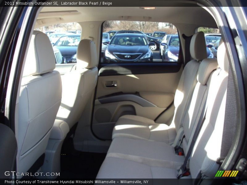 Labrador Black Pearl / Beige 2011 Mitsubishi Outlander SE