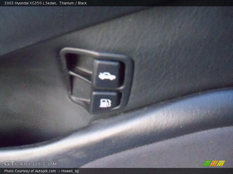 Titanium / Black 2003 Hyundai XG350 L Sedan