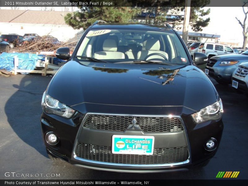 Labrador Black Pearl / Beige 2011 Mitsubishi Outlander SE