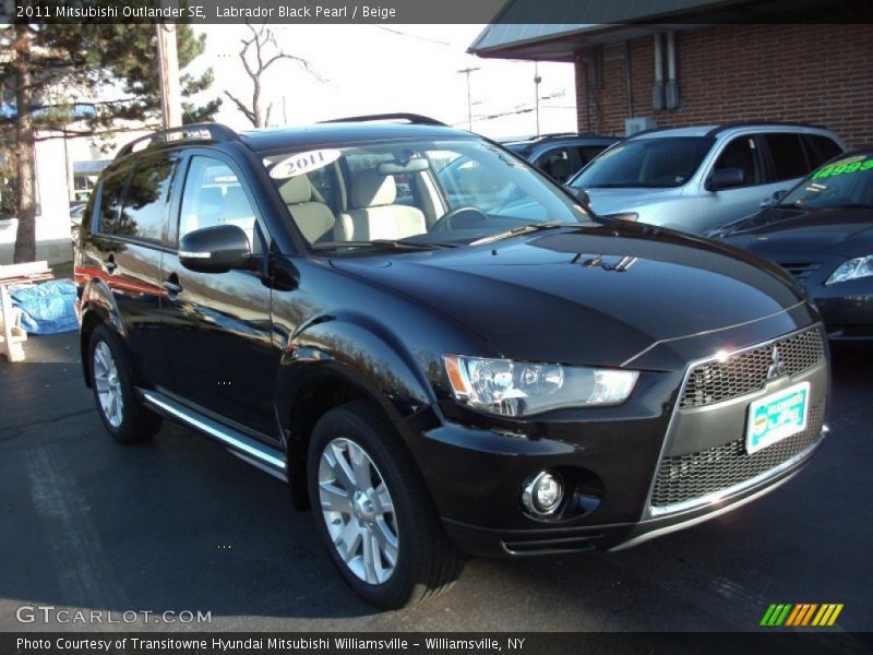 Labrador Black Pearl / Beige 2011 Mitsubishi Outlander SE