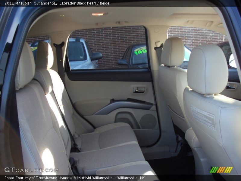 Labrador Black Pearl / Beige 2011 Mitsubishi Outlander SE