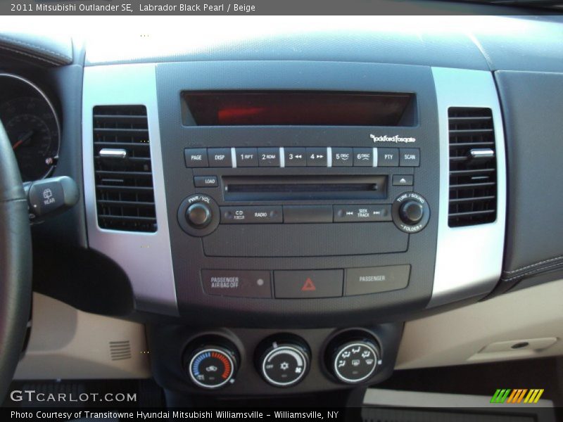 Labrador Black Pearl / Beige 2011 Mitsubishi Outlander SE