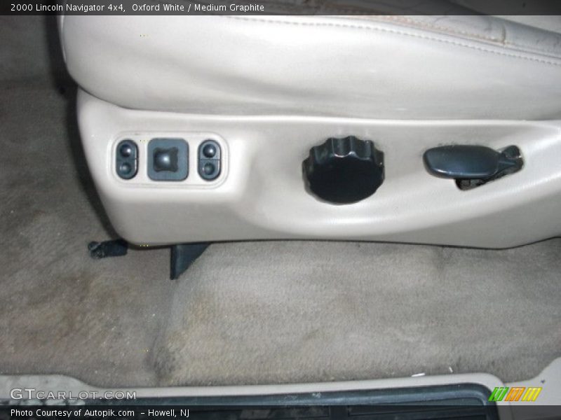 Oxford White / Medium Graphite 2000 Lincoln Navigator 4x4