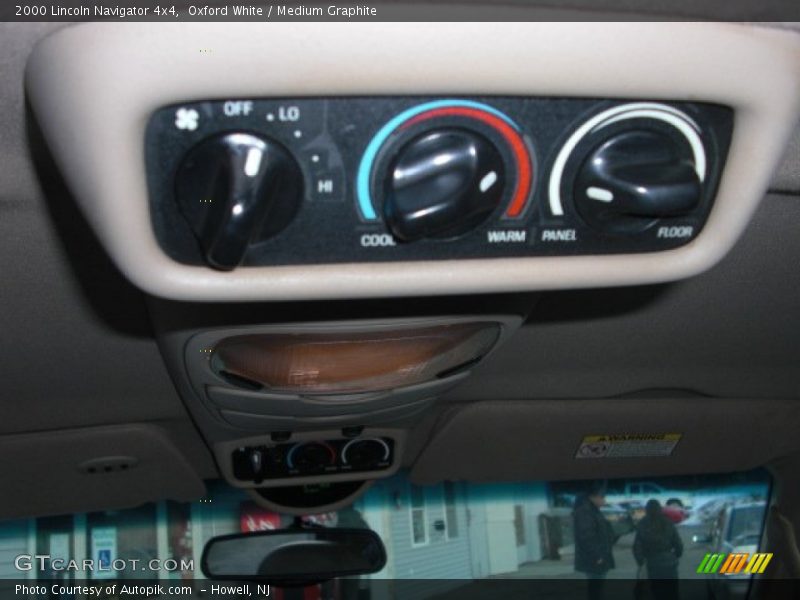 Oxford White / Medium Graphite 2000 Lincoln Navigator 4x4
