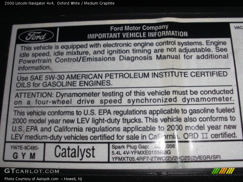 Oxford White / Medium Graphite 2000 Lincoln Navigator 4x4