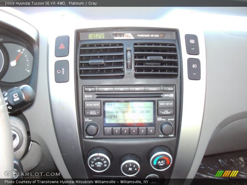 Platinum / Gray 2009 Hyundai Tucson SE V6 4WD