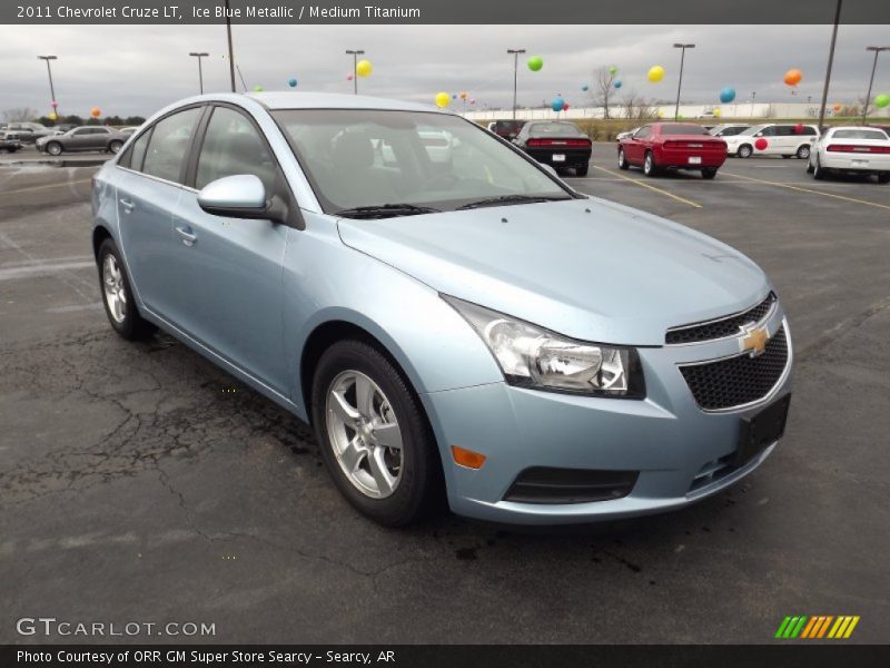 Front 3/4 View of 2011 Cruze LT