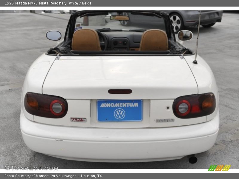 White / Beige 1995 Mazda MX-5 Miata Roadster