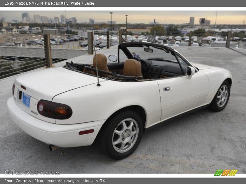 White / Beige 1995 Mazda MX-5 Miata Roadster