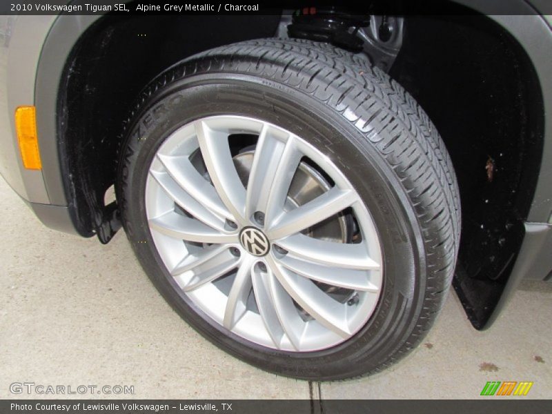 Alpine Grey Metallic / Charcoal 2010 Volkswagen Tiguan SEL