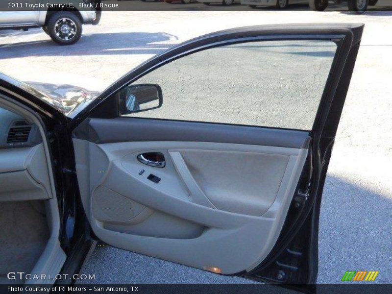Black / Bisque 2011 Toyota Camry LE