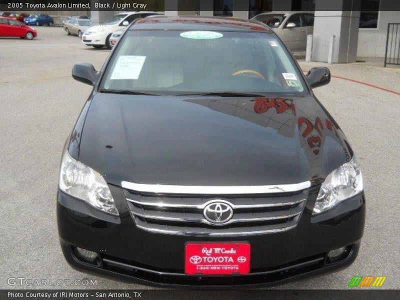 Black / Light Gray 2005 Toyota Avalon Limited