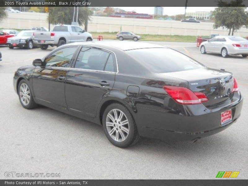Black / Light Gray 2005 Toyota Avalon Limited