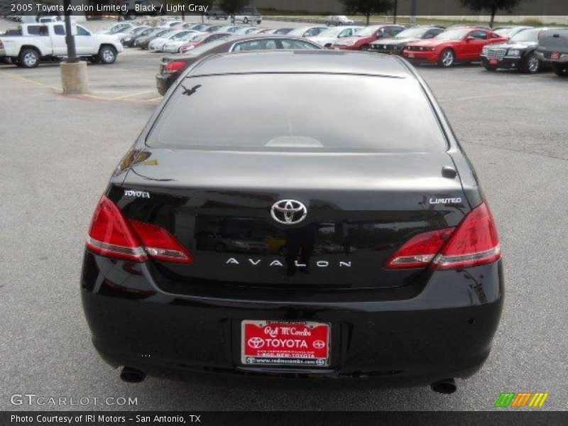 Black / Light Gray 2005 Toyota Avalon Limited