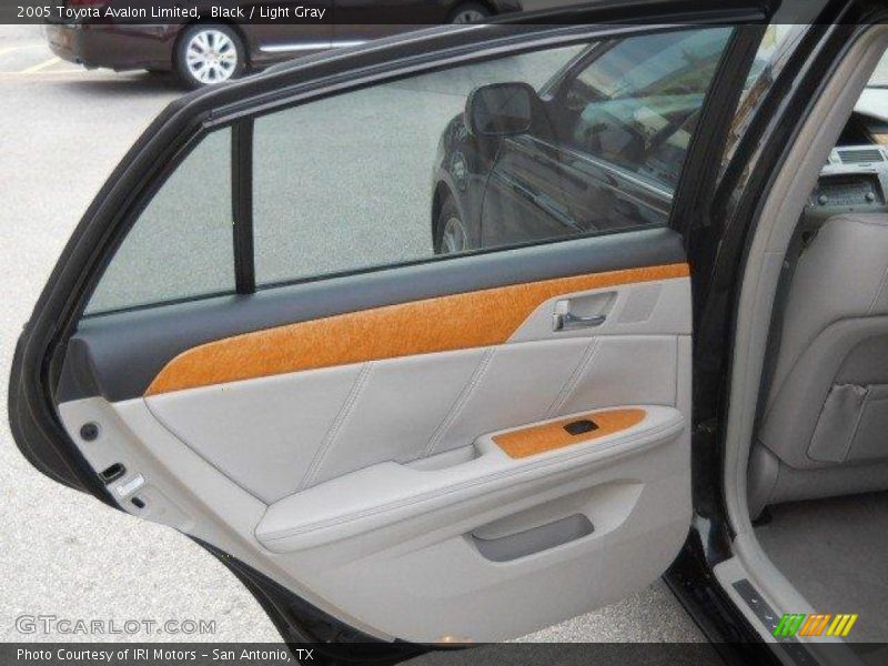 Black / Light Gray 2005 Toyota Avalon Limited