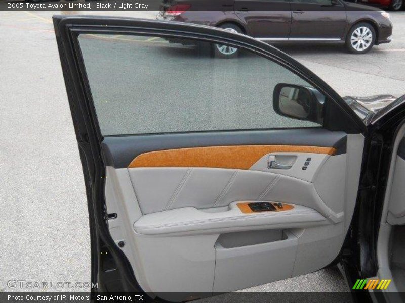 Black / Light Gray 2005 Toyota Avalon Limited