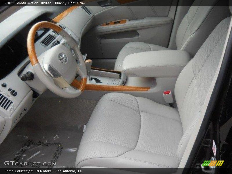 Black / Light Gray 2005 Toyota Avalon Limited