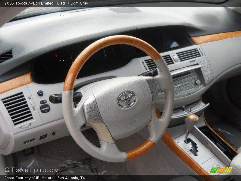 Black / Light Gray 2005 Toyota Avalon Limited