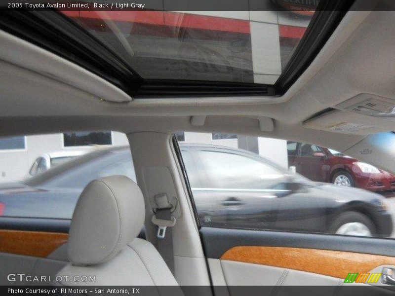 Black / Light Gray 2005 Toyota Avalon Limited