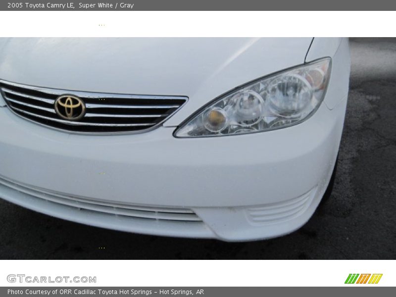 Super White / Gray 2005 Toyota Camry LE