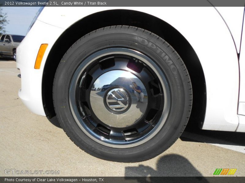 Candy White / Titan Black 2012 Volkswagen Beetle 2.5L