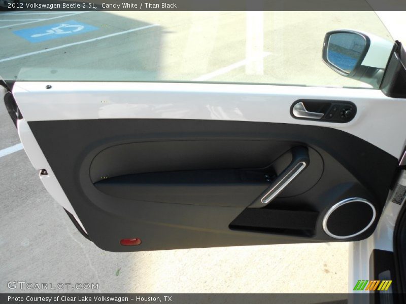Candy White / Titan Black 2012 Volkswagen Beetle 2.5L