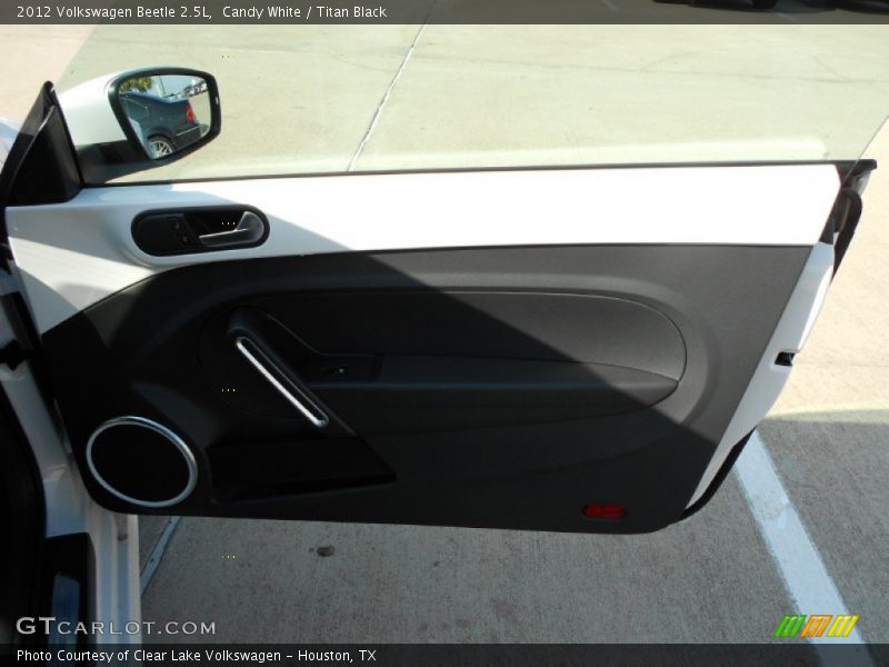 Candy White / Titan Black 2012 Volkswagen Beetle 2.5L