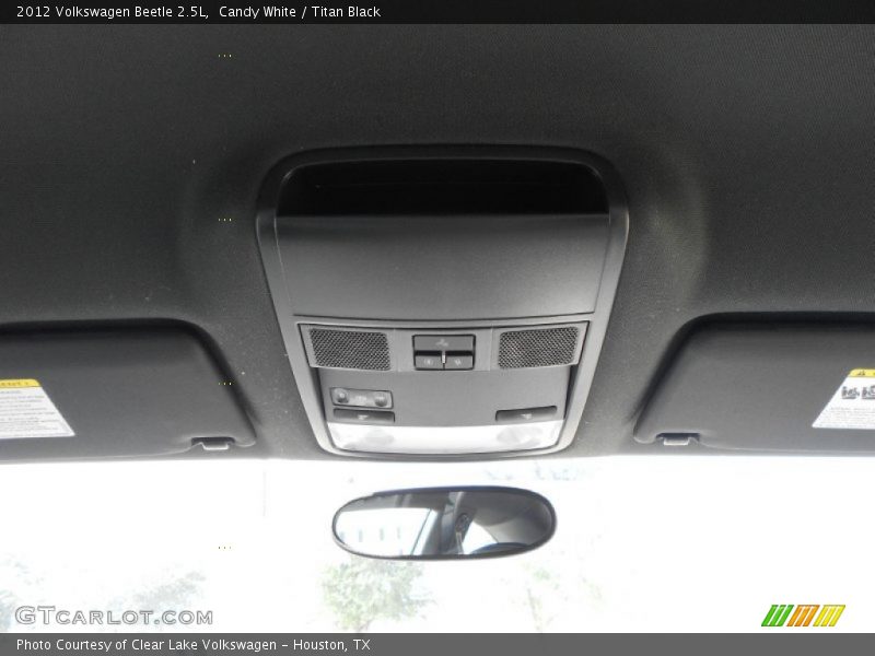 Candy White / Titan Black 2012 Volkswagen Beetle 2.5L