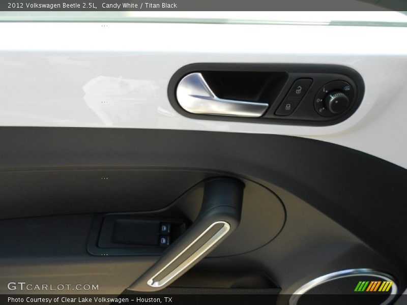 Candy White / Titan Black 2012 Volkswagen Beetle 2.5L