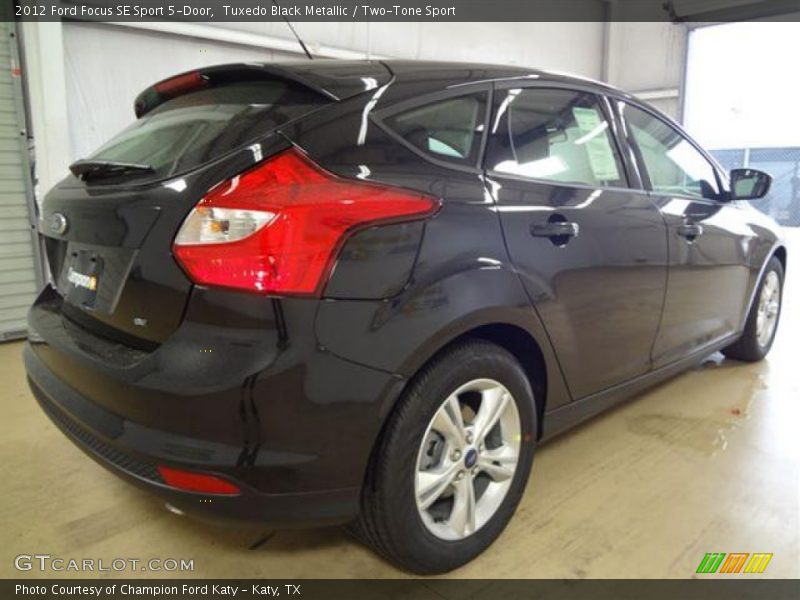 Tuxedo Black Metallic / Two-Tone Sport 2012 Ford Focus SE Sport 5-Door