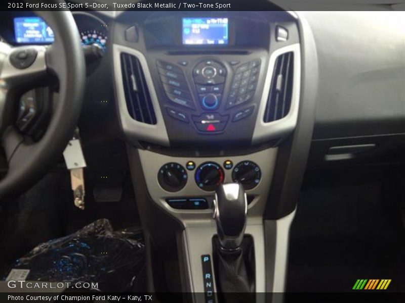 Tuxedo Black Metallic / Two-Tone Sport 2012 Ford Focus SE Sport 5-Door