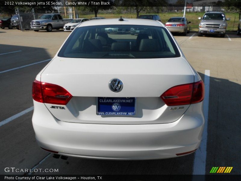 Candy White / Titan Black 2012 Volkswagen Jetta SE Sedan