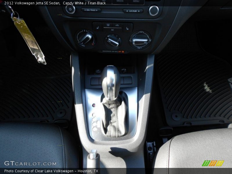 Candy White / Titan Black 2012 Volkswagen Jetta SE Sedan