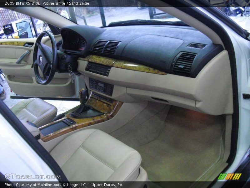 Alpine White / Sand Beige 2005 BMW X5 3.0i