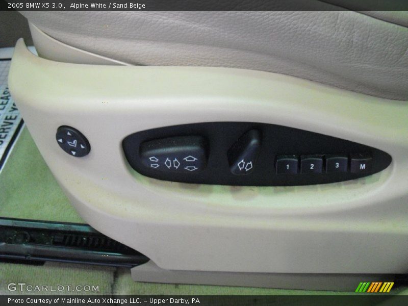 Alpine White / Sand Beige 2005 BMW X5 3.0i