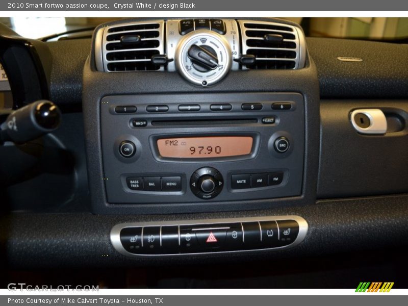 Crystal White / design Black 2010 Smart fortwo passion coupe