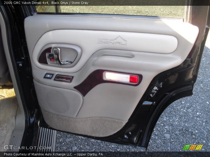 Black Onyx / Stone Gray 2000 GMC Yukon Denali 4x4