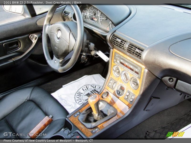 Dashboard of 2001 Z3 2.5i Roadster