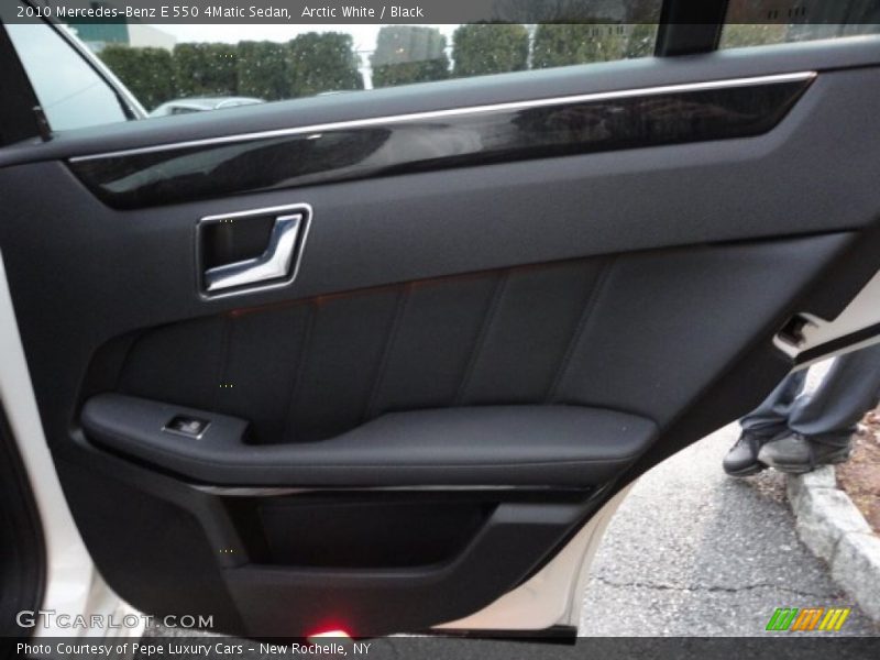 Arctic White / Black 2010 Mercedes-Benz E 550 4Matic Sedan