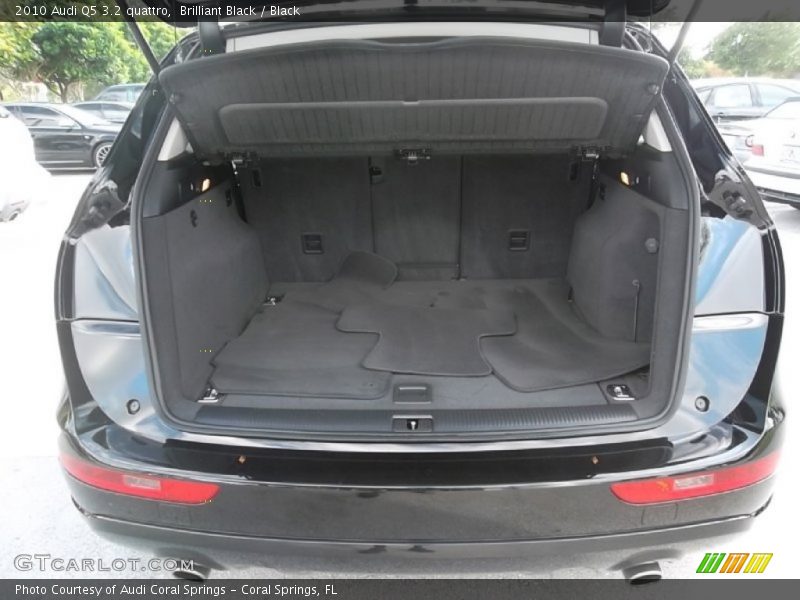 Brilliant Black / Black 2010 Audi Q5 3.2 quattro