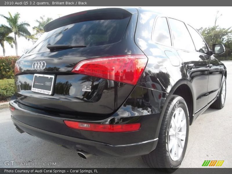 Brilliant Black / Black 2010 Audi Q5 3.2 quattro