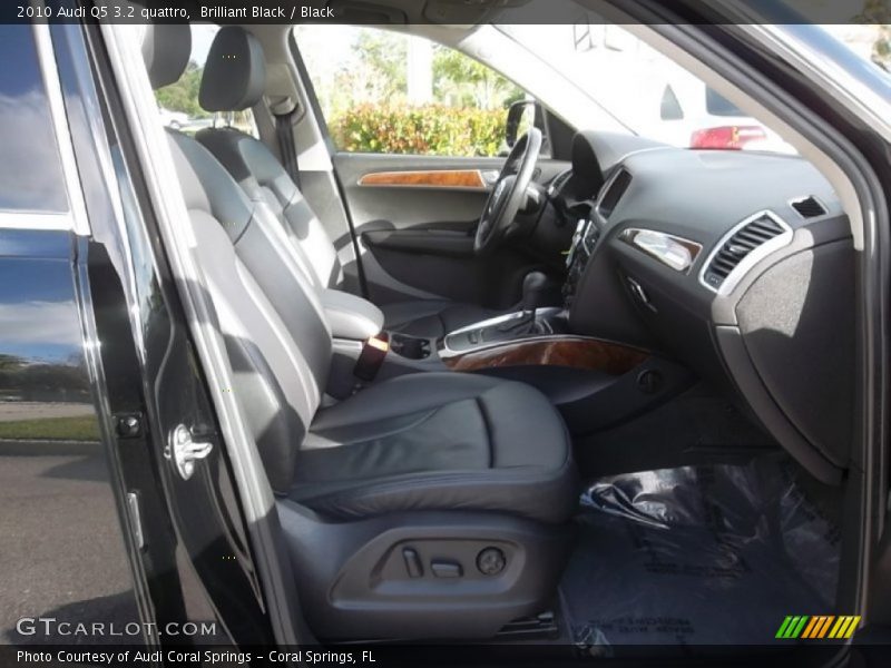 Brilliant Black / Black 2010 Audi Q5 3.2 quattro