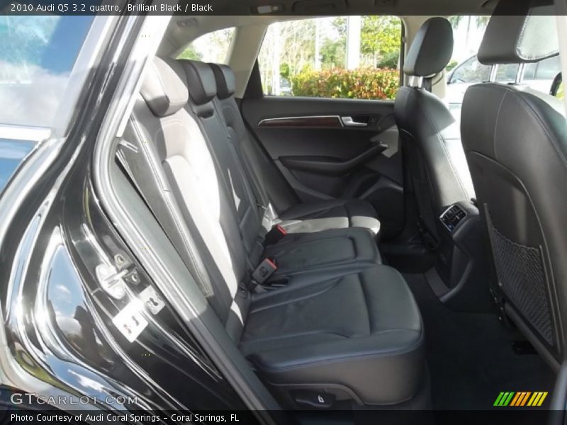 Brilliant Black / Black 2010 Audi Q5 3.2 quattro
