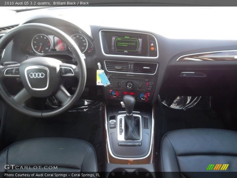 Brilliant Black / Black 2010 Audi Q5 3.2 quattro