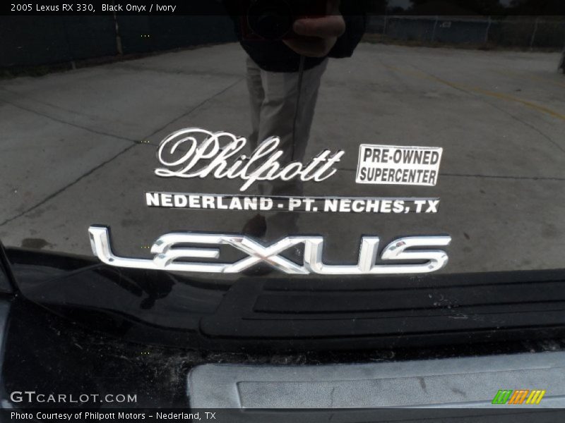 Black Onyx / Ivory 2005 Lexus RX 330
