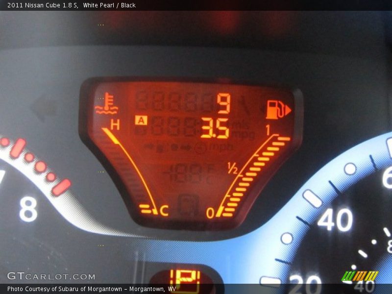 White Pearl / Black 2011 Nissan Cube 1.8 S