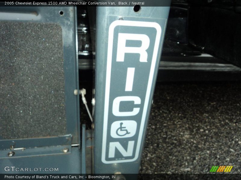 Black / Neutral 2005 Chevrolet Express 1500 AWD Wheelchair Conversion Van